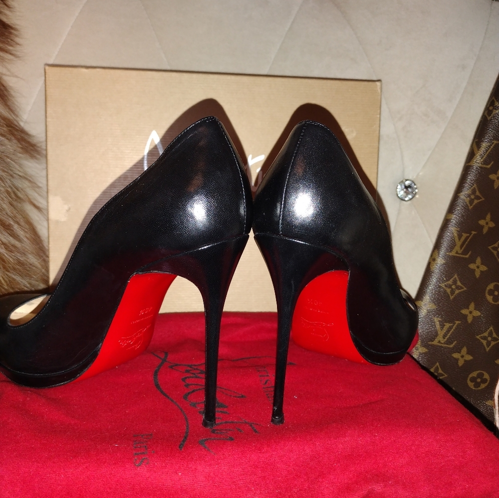 ‼️SOLD‼️Authentic Christian Louboutin Black Leather 40.5